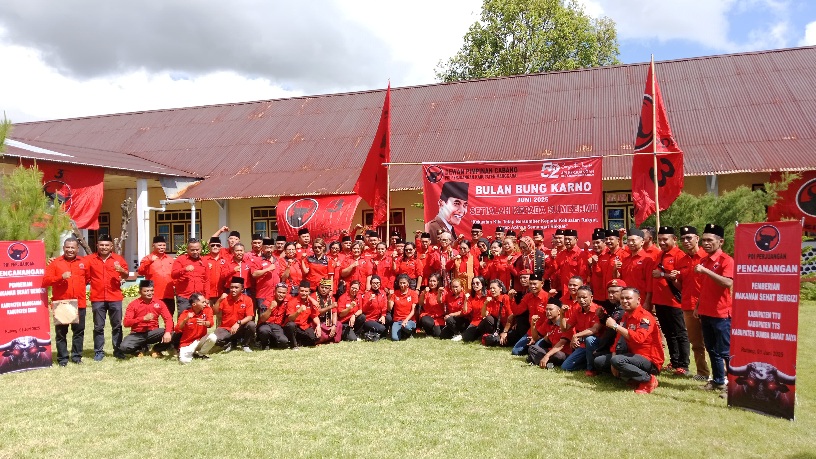 Ketua DPP PDIP bidang Perempuan dan Anak Bintang Puspayoga Pimpin Upacara Hari Pancasila di Manggarai NTT