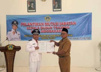Kepala Desa Sidoraharjo Suwoto, SH.. bersama Kasun Traseng Nursim usai proses pelantikan