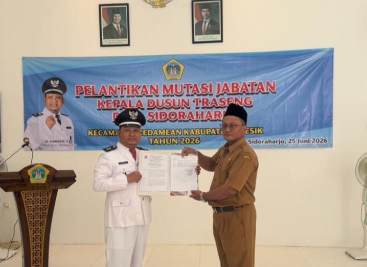Kepala Desa Sidoraharjo Suwoto, SH.. bersama Kasun Traseng Nursim usai proses pelantikan
