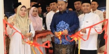Bupati Gresik H. Fandi Ahmad Yani meresmikan Gedung Kantor Desa Sidoraharjo, Kecamatan Kedamean, Kabupaten Gresik.