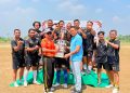 Tim Polsek Mantup menerima Trophy Penghargaan Juara I dari Camat Mantup, Bapak Ilyas.