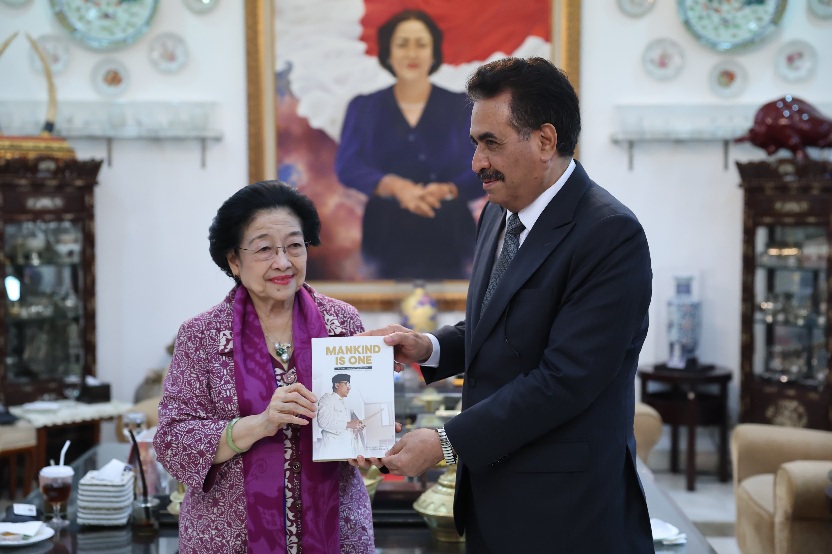 Presiden ke-5 RI Megawati Soekarnoputri dan Duta Besar Republik Yaman untuk Indonesia, Salem Ahmed Abdulrahman Balfakeeh. (Foto: Monang Sinaga dan Tim Media PDIP)