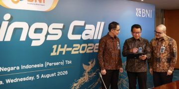 Keterangan Foto:
(Kiri-Kanan) Direktur Risk Management BNI David Pirzada ,
Direktur Utama BNI Putrama Wahju Setyawan, Direktur Finance & Strategy BNI Hussein Paolo Kartadjoemena