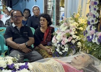 Duka mendalam dirasakan Bupati Lira Kabupaten Simalungun Hotman Petrus Simbolon atas berpulangnya ibunda Tiurlan boru Tampubolon atau Oppung Lambok Boru, Kamis (13/8/2026).