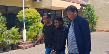 Tersangka Bohep, saat diamankan petugas Polsek Taman.