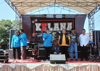 Kades Jati Alun-Alun Abdul Manaf, saat foto bersama jajaran Forkopimka Prambon pada acara Polling PBB 2026.