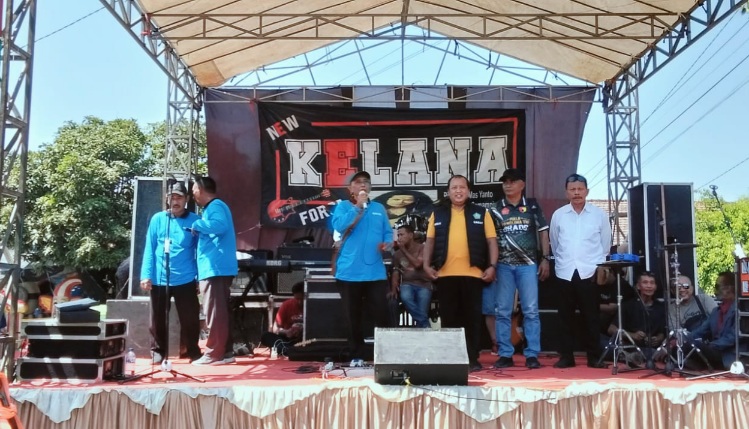 Kades Jati Alun-Alun Abdul Manaf, saat foto bersama jajaran Forkopimka Prambon pada acara Polling PBB 2026.