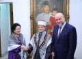 Megawati Soekarnoputri saat menerima kunjungan silaturahmi Utusan Khusus dan Penasihat Presiden Palestina, Dr. Mahmoud Sudqi Al-Habbash, serta Imam Besar Masjid Al-Aqsa, Syekh Muhammad Hussein. (Foto: Monang Sinaga dan Tim Media PDI Perjuangan)