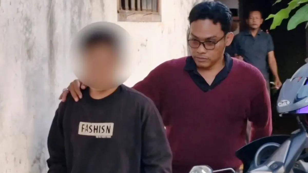 Terduga pelaku rudapaksa, MAY saat diamankan Polisi.