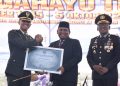Pj. Sekda Sidoarjo, M. Ainur Rohman, bersama Dandim 0816/Sidoarjo, Letkol Inf Abraham Prihadi dan Kapolresta Sidoarjo Kombes. Pol. Dr. Christian Tobing, S.I.K., S.H., M.H., M.Si, pada perayaan HUT ke-81 TNI.