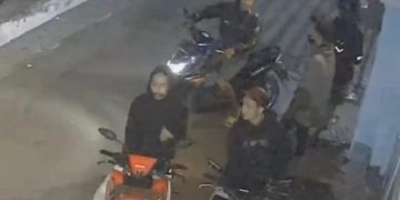 Rekaman CCTV aksi pencurian kendaraan bermotor di kawasan permukiman belakang Mapolresta Sidoarjo di Cemengkalang.
